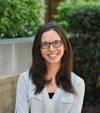 Sara Niedzwiecki headshot